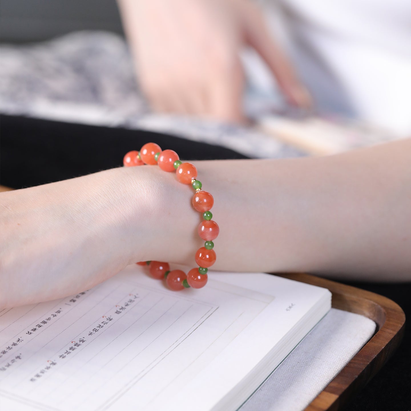 Natural Nanhong Agate and Green Jade Beaded Bracelet（fire）