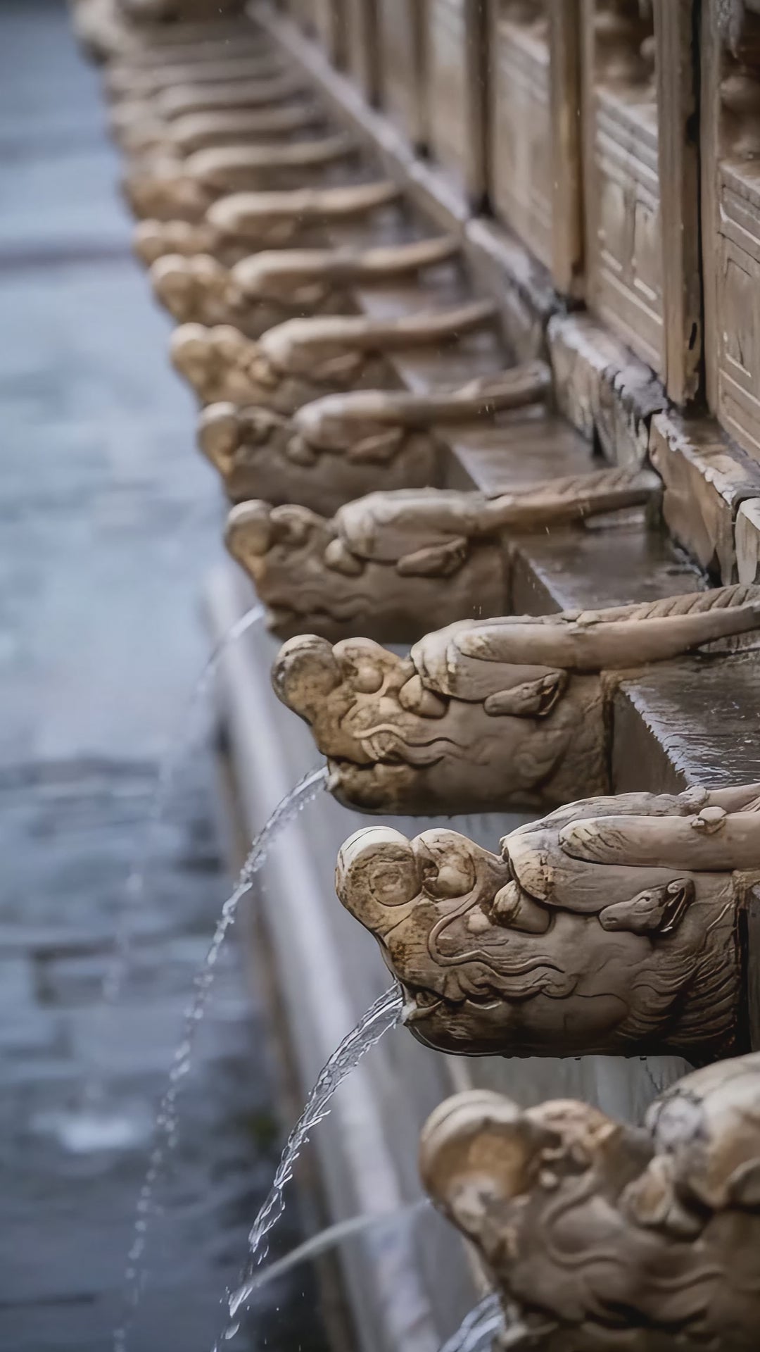 Palace Moat · Quiet Flow Kyanite Bracelet with Handcrafted Tibetan Incense Bead（water）